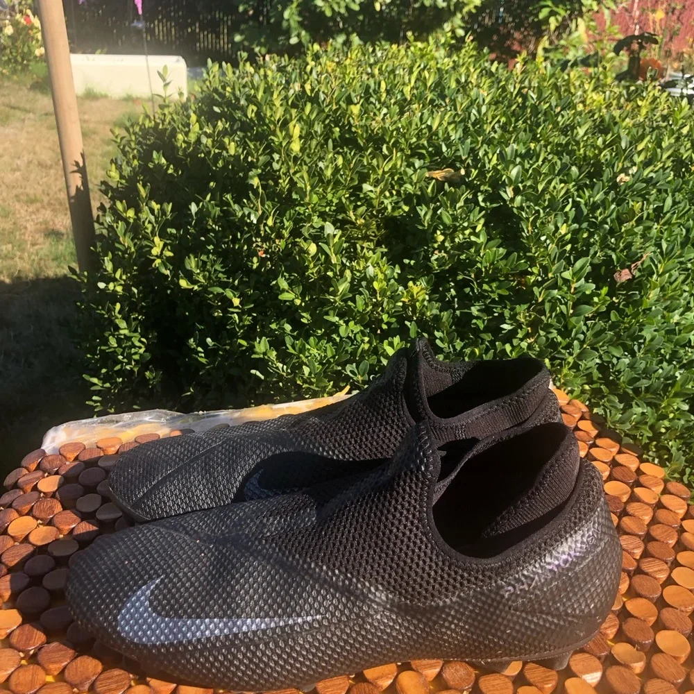 Nike Men’s Black Mesh Slip-On Athletic Shoes with Silver Swoosh Sz 9.5